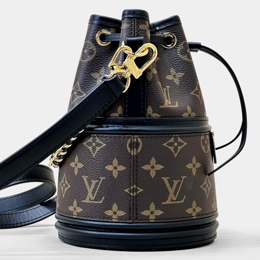 Túi xách nữ LV Canoé Monogram Canvas 24 - Image 2