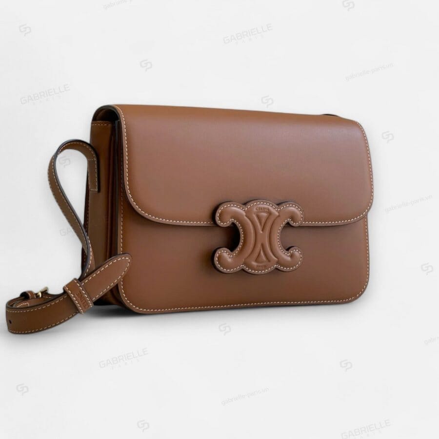 Túi xách Celine Triomphe Saddle Bag màu Nâu da Bê - Image 9