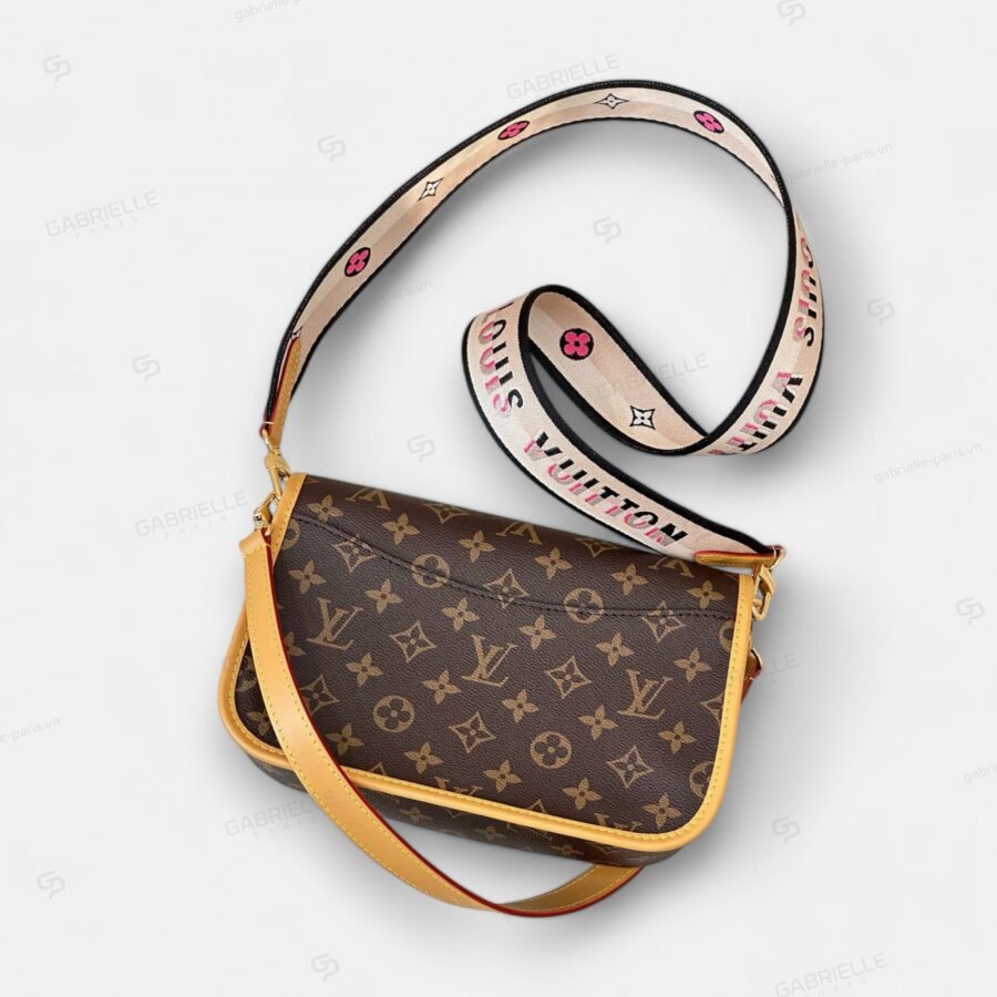 Túi xách Louis Vuitton Diane Monogram Baguette màu nâu - Image 2